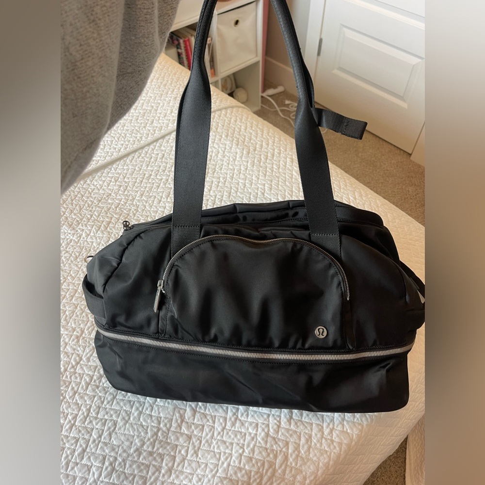 Lululemon city adventure duffle